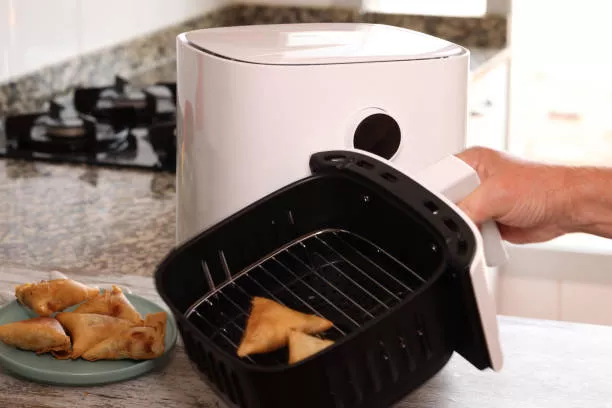 Hot air fryer with Samosa