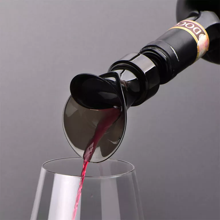 Wine pourer