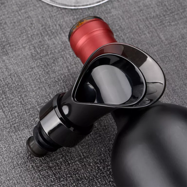 Wine pourer